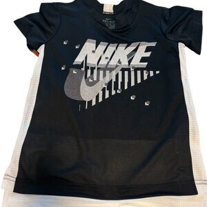 NWT boys size 6  Nike printed short sleeve tee. black/white dri fit lightweight.